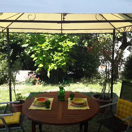 With Garden Near The Sea Apartma Koper