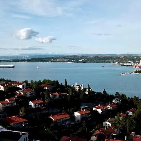 Apartman With Garden Near The Sea *