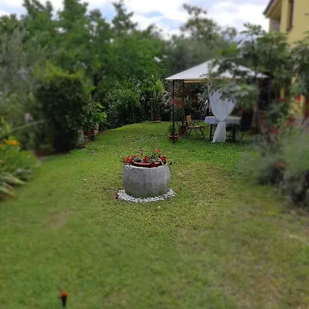 Apartment With Garden Near The Sea
