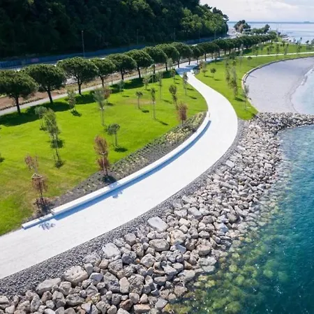 With Garden Near The Sea Apartment Koper