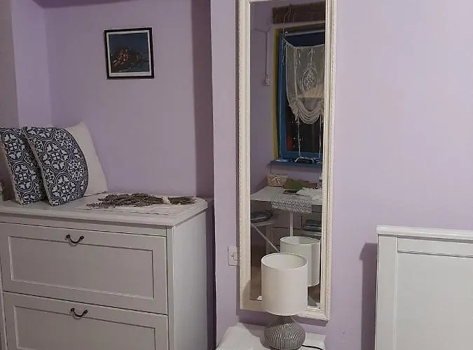 With Garden Near The Sea Διαμέρισμα *