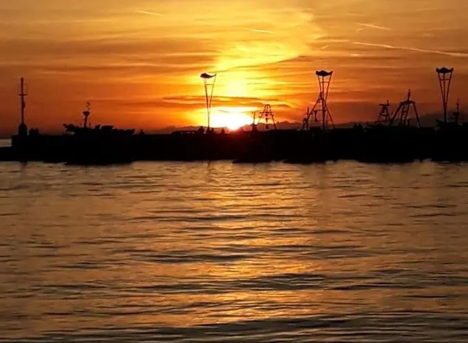 With Garden Near The Sea * Κόπερ